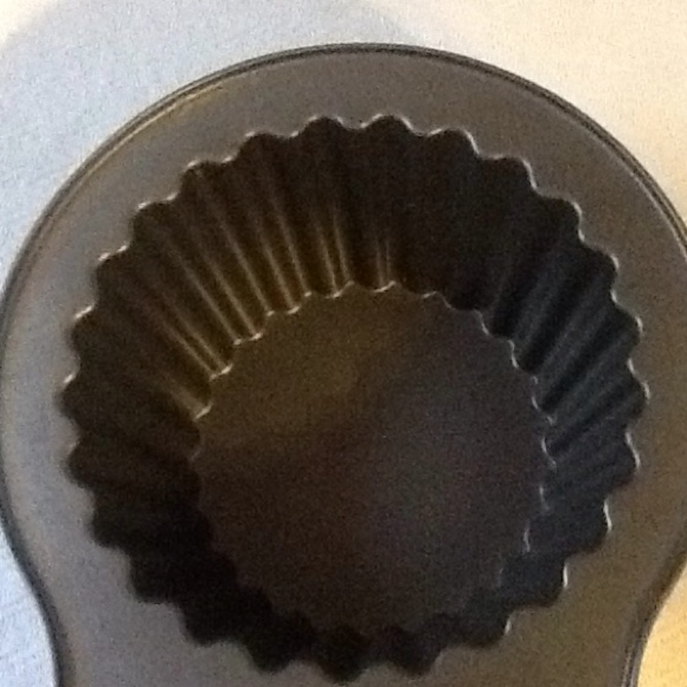 Wilton cake pan - Picture 3 of 6